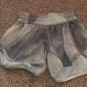 size 4 lululemon hotty hots